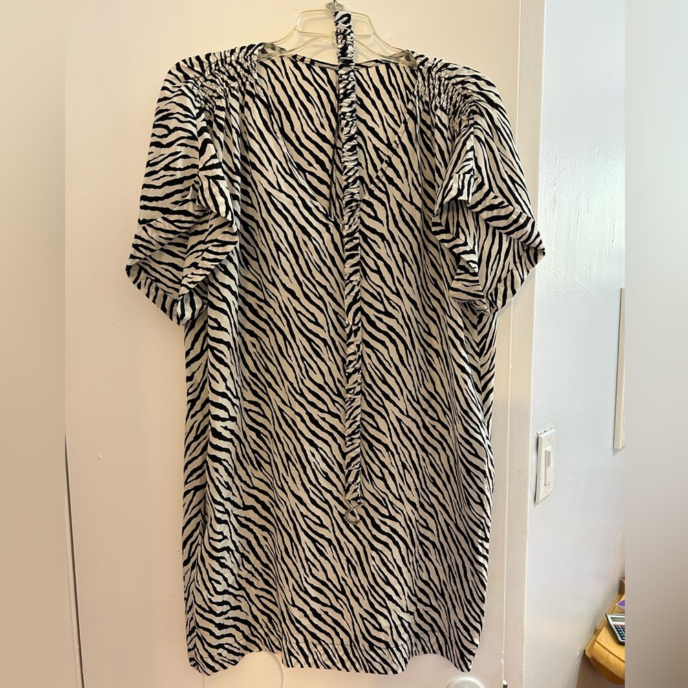 Zebra Print Short Sleeve Dress with Belt from Boutique in Paris